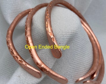 Copper Textured Bangle Bracelet. ONE Open Ended Single Bangle. Adjustable Thick Wire Bracelet. C  Bangle. ruddlecottage© made in USA. xoxo