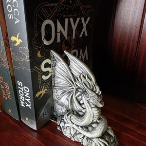 Serre-livres Dragon Majestueux – Décoration intérieure fantastique, cadeaux uniques pour les amoureux des livres image 3