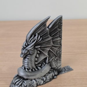 Serre-livres Dragon Majestueux – Décoration intérieure fantastique, cadeaux uniques pour les amoureux des livres Black/Painted Silver