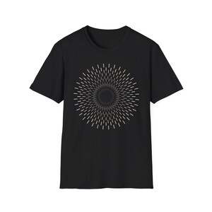 幾何学模様の T シャツ | サイケデリック | グラフィック プリント | 幾何学模様のデザイン | 抽象