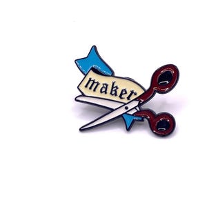 Maker Scissors Enamel Pin/ Crochet Bag Brooch/ Knitting and Yarn Bag Badge/ Sewing and Quilting Pin/ Craft Scissors Pin/ Sewing Scissors Pin
