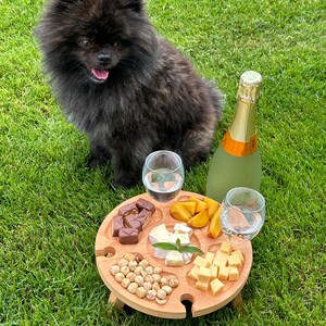 Regalo para amantes del vino, Mesa para servir vino de playa, Mesa portátil de madera, Bandeja de cama plegable, Mesa de picnic al aire libre, Tabla de botellas de vino Sommelier