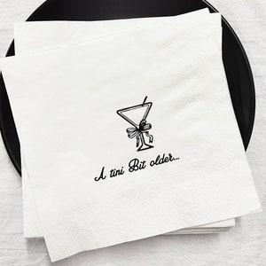 Ein Tini Bit älterer Geburtstag Martini-Servietten, klassische Martini-Thema-Servietten, kundenspezifische Party-Cocktailservietten, Papierservietten zum 40