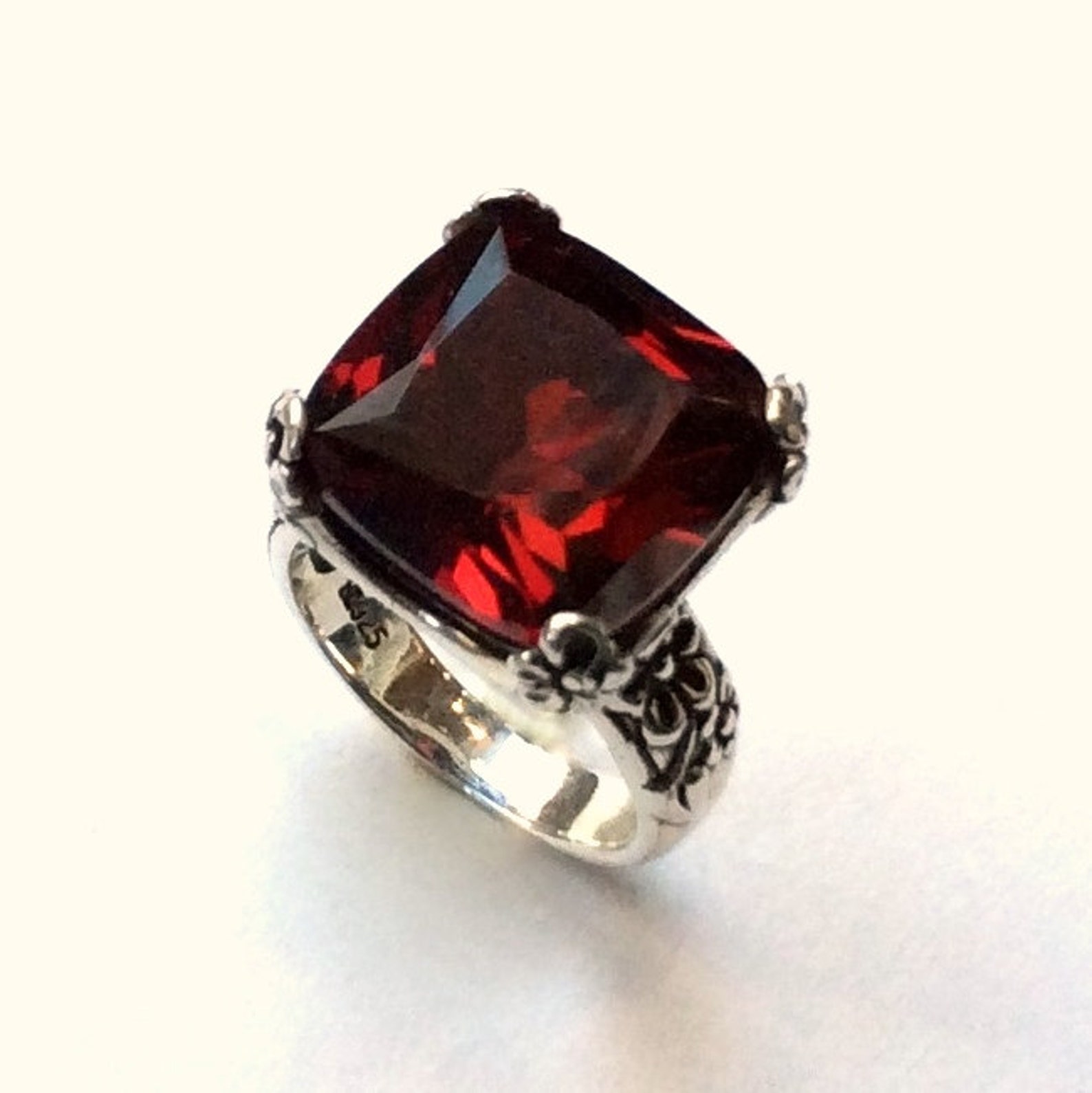 •GARNET - CLOVER• decorative bezel silver ring (various sizes)