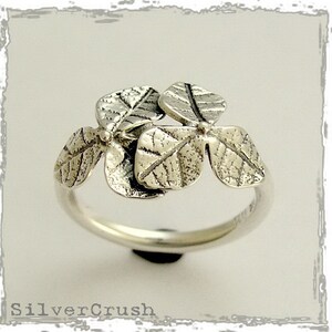Bague en argent sterling, bague en argent oxydé, bague mince, bague à feuilles, bague à feuilles, bague à feuilles, bague boisée, bague simple, bague botanique - Curiosity R1690