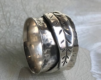 Spinner ring, sterling silver leaf band, leaf ring, meditation ring, botanical silver ring, unisex wedding ring - spinner leaf R2550