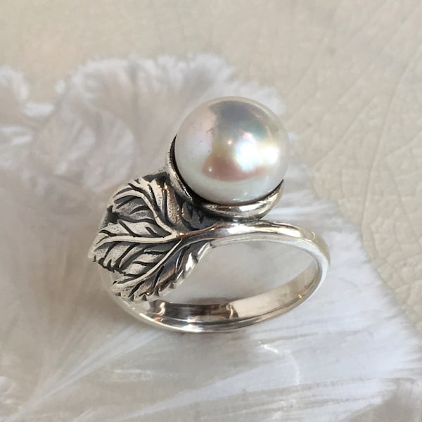 Fresh water pearl ring, Thin leaf ring, silver leaf, engagement ring, pearl ring, woodland ring, sterling silver ring - Your charm R2592