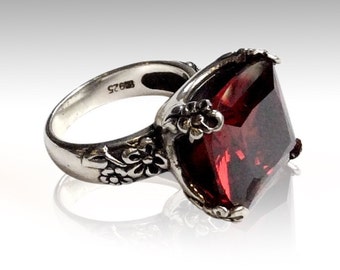 Anello con pietra grande, anello con pietra taglio rosa, anello con granato, anello floreale in argento, anello di fidanzamento alternativo, anello vistoso - Hello spring R2272-1