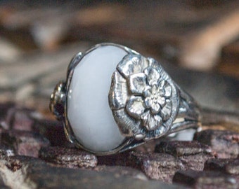 White agate Ring, Flower ring, nature ring, boho ring, statement ring, gypsy ring, silver ring, silver gold ring - Silver flower R2208