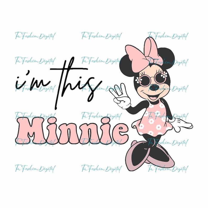 Puede incluir: Ilustraci&oacute;n de dibujos animados de Minnie Mouse con un vestido rosa con flores blancas, gafas de sol y un lazo a juego. El texto dice "I'm this Minnie" en negro y rosa. La imagen est&aacute; sobre un fondo blanco.