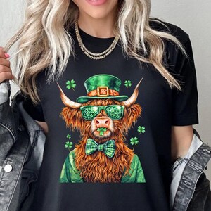 Lucky Highland Cow St. Patrick&#39;s Day Sweatshirt, St. Patrick&#39;s Day Shirt For Women, Funny St. Patty&#39;s Day Shirt, Cow Lover Gift
