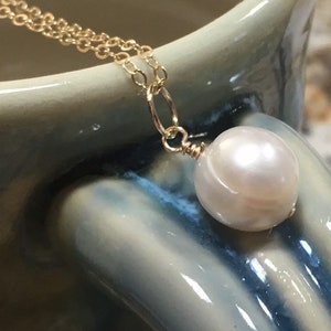 Cultured Pearl Chain Necklace Cream Freshwater Baroque Pearl Pendant Necklace 14K Gold Filled, Layering Necklace, Bridesmaid Wedding Minimal