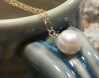 Cultured Pearl Chain Necklace Cream Freshwater Baroque Pearl Pendant Necklace 14K Gold Filled, Layering Necklace, Bridesmaid Wedding Minimal