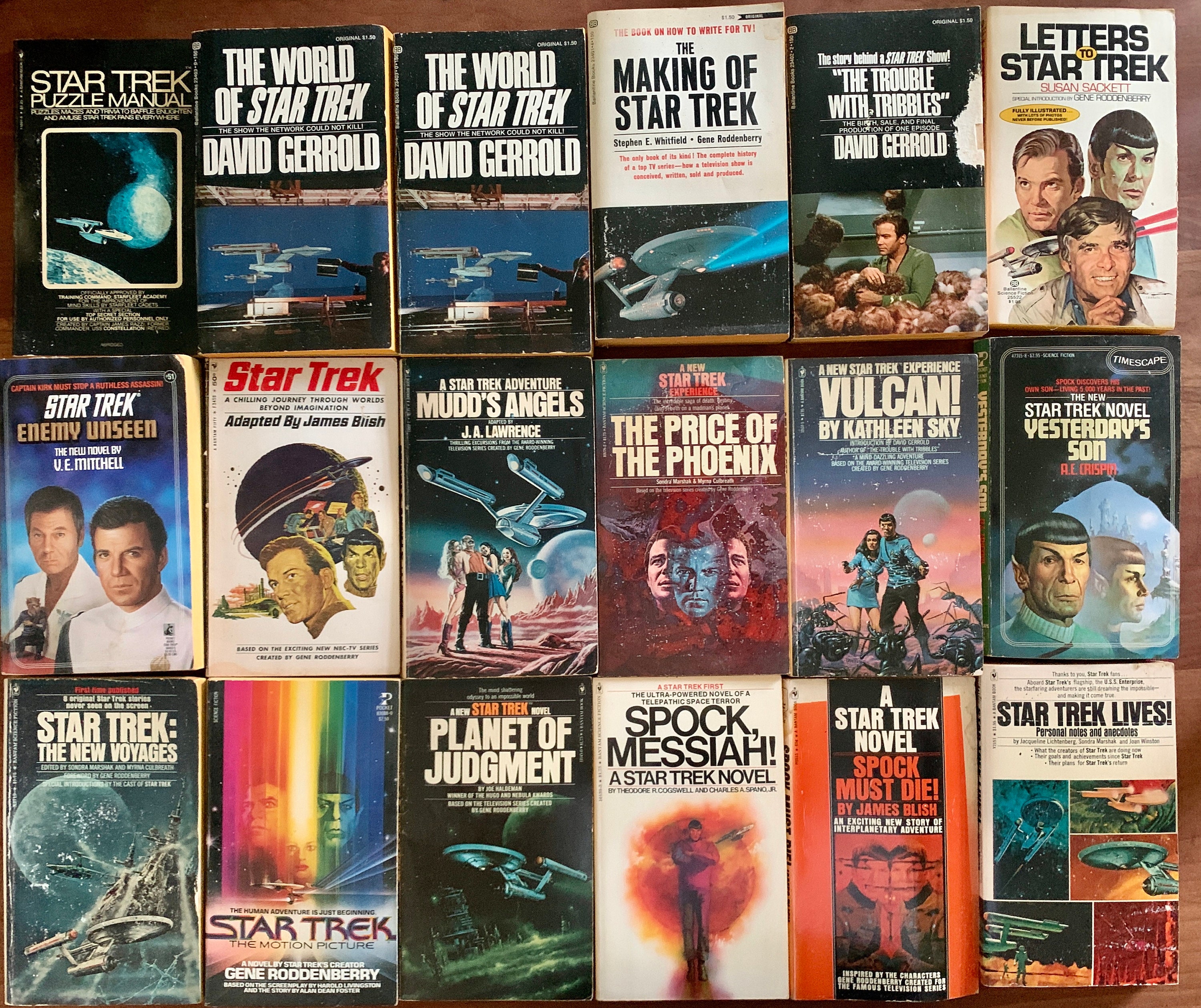Set of 18 Vintage Star Trek Books & Manuals | Classic Sci-fi