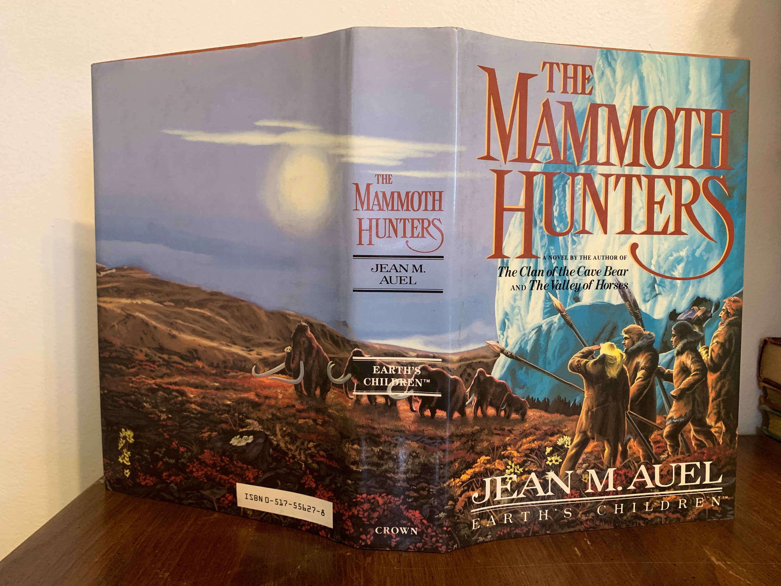The Mammoth Hunters by Jean M. Auel: 1985 First Edition Hardcover