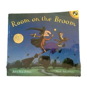 Room on the Broom, by Julia Donaldson,  2001 vintage paperback books, nursery decor, Halloween , witches