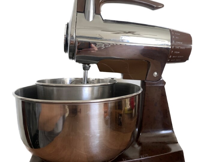 Vintage 1970s Chrome and Brown Sunbeam Vista Mixmaster Brown Chrome 12 Speed 2 Metal Bowl & 2