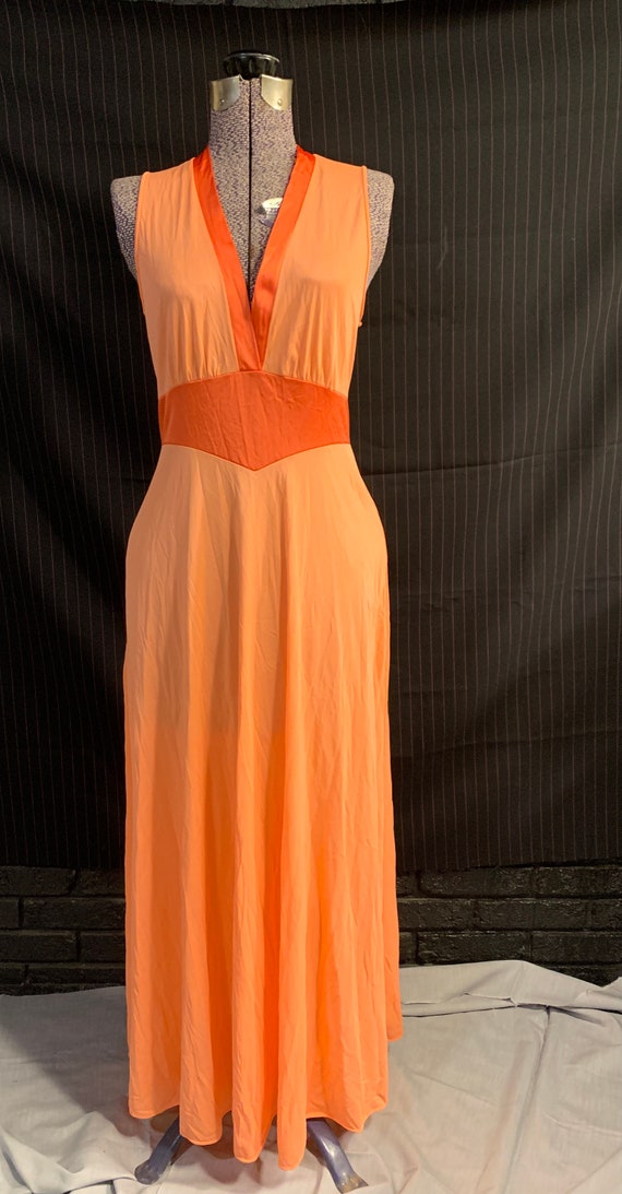 Vintage Vanity Fair Peach nightgown, slip, goddes… - image 4