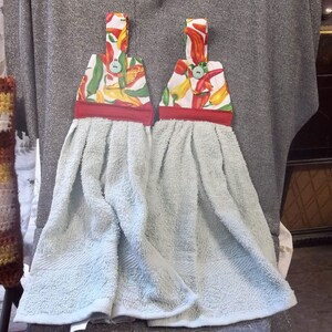 Hanging Kitchen Terry Button Tea Towels, Chile Peppers on White Print Top