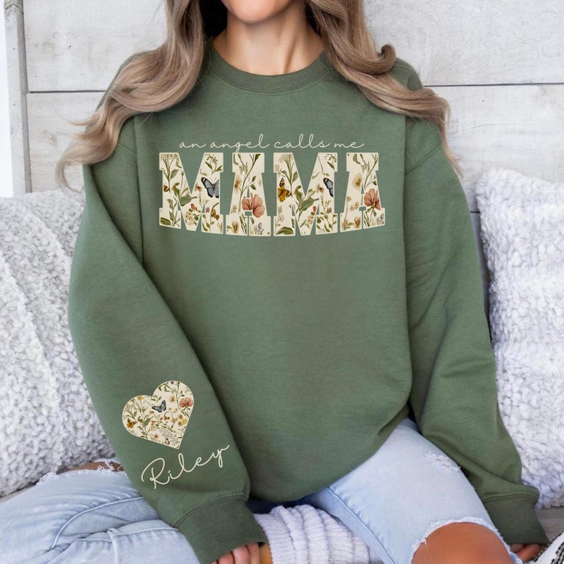 An Angel Calls Me Mama Sweatshirt, Personalized Name Sleeve Sweatshirt, Custom Mom Memorial Gift, Loss of Child Sympathy Gift imagem 1