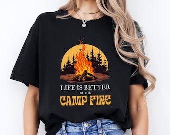 Mit einer großen Beuteltasche auf der Vorderseite und farblich abgestimmten Kordelzügen ist dieser Unisex Hoodie ein Klassiker