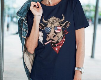 Funny Patriotic Cow  Shirt – USA Flag Glasses Bandana T-Shirt – Farm Animal Tee – Moo Merica Shirt
