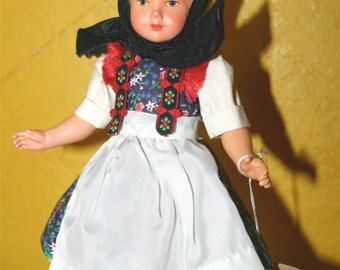 Die Schwälmer Tracht, North Africa & Little Red Riding Hood