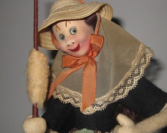 The Hilandera According To Klumpe | A Vintage Spanish Cloth Comic Art Character Doll Spinning With Distaff