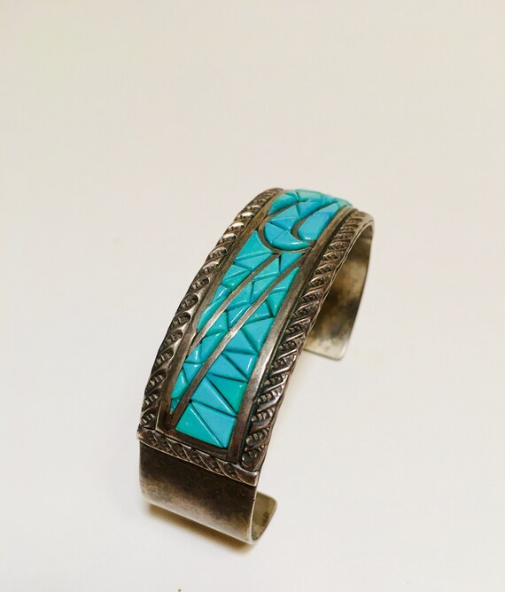 Superb Zuni Native American Turquoise Textured Inlay Sterling Silver Bracelet Superb Zuni Native American Turquoise Textured Inlay Sterling Silver Bracelet