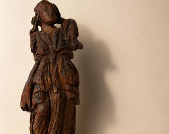 Fragment van een barokke houten sculptuur — Antieke vrouwenfiguur — Europa, 17e-18e eeuw — Devotioneel object / verzamelobject