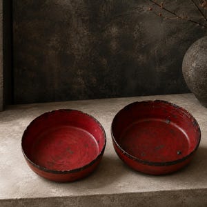 Antika burmesiska skålar i röd lack – Par skålar i lack av myanmarskt ursprung – Asiatisk Wabi Sabi-dekor från tidigt 1900-tal