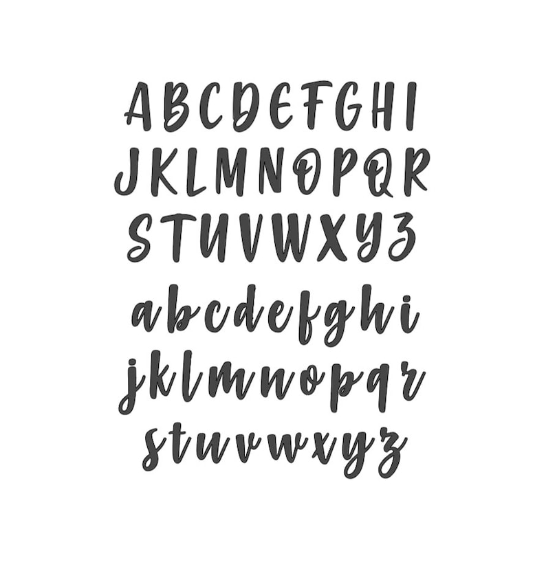 Puede incluir: Un alfabeto escrito a mano en negrita, en color negro. Las letras son may&uacute;sculas y min&uacute;sculas, y est&aacute;n ordenadas alfab&eacute;ticamente.