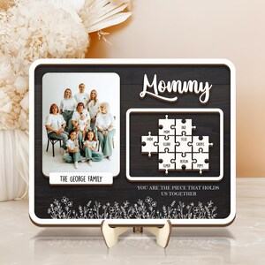Letrero personalizado con foto de rompecabezas para mamá, regalo para el día de la madre, eres la pieza que nos mantiene unidos, regalo para el día de la madre de una hija, primer día de la madre