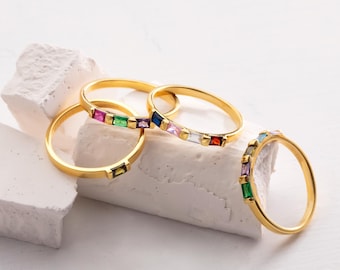 Anel com pedra de nascimento da família, anel delicado com pedra de nascimento, presentes de Natal personalizados para a mãe, anel de declaração, anel com pedra de nascimento com 2, 3, 4 e 5 pedras