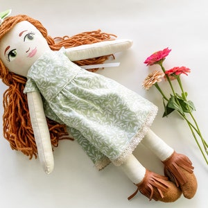 Heirloom Stoffpuppe mit rotem Haar, Versandfertig