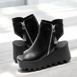 Black sandal boots,Handmade Sandals,Platform Leather,adjustable straps,Black leather shoes,Buckle sandals,summer shoes for women,unique gift