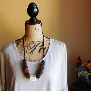 Hecho a mano elegante collar &quot;siempre&quot;-collar hecho con aguja fieltro cuentas-collar - idea de regalo perfecta - longitud ajustable - color marrón