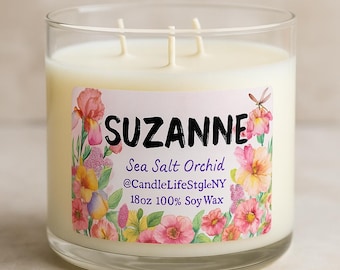 Candela personalizzata con fiori di campo – Regalo con nome personalizzato – Candela di soia da 18 once – Etichetta floreale per barattolo – Profumo di orchidea al sale marino – Regalo per damigella d'onore – Bomboniera di compleanno
