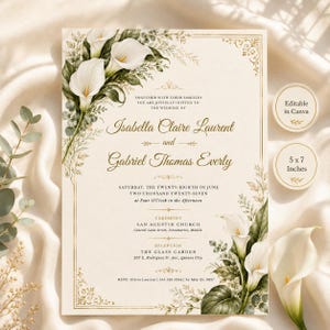 Könnte beinhalten: Eine rechteckige Hochzeitseinladungskarte im Format 12,7 x 17,8 cm mit cremefarbenem Hintergrund, goldenem Rand und Illustrationen weißer Calla-Lilien. Der Text enthält die Namen Isabella Claire Laurent und Gabriel Thomas Everly sowie Ort und Datum.