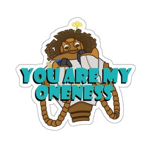 Könnte beinhalten: Ein Aufkleber mit einer Zeichentrickfigur mit einem braunen, strukturierten Kopf und einer gelben Blume. Die Figur trägt ein weißes und beiges Outfit. Der Text "YOU ARE MY ONENESS" ist in türkisfarbenen Buchstaben.