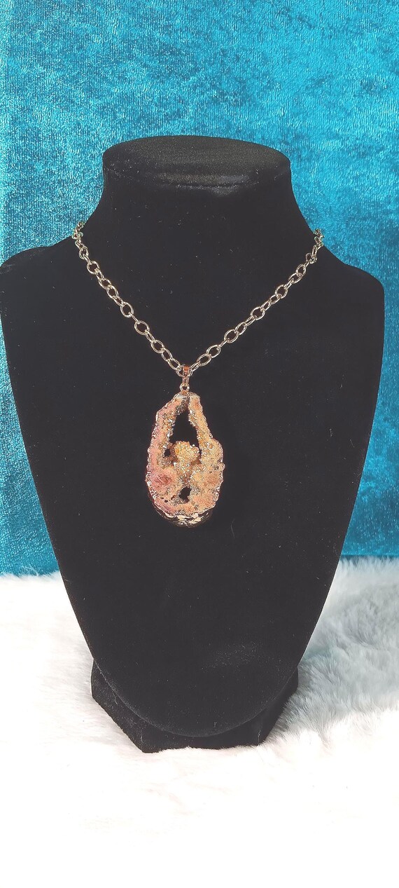 Iridescent pink geode pendant necklace, geode pendant, pink geode necklace, gold framed geode pendant, gold chain necklace, natural stone.