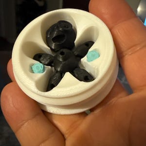 Mini Voo: El kit portátil de muñeco vudú impreso en 3D y llavero