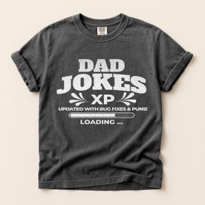 読み込み中 バグ修正とダジャレ入りのおもしろゲーマーTシャツ | Comfort Colors® Tシャツ