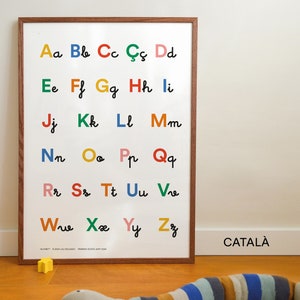 Alphabet catalan. Affiche alphabet éducative pour les enfants (maison, garderie ou école). Feuille imprimée sur papier de haute qualité.
