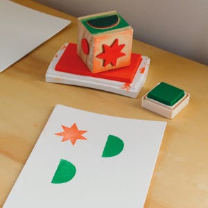 Wooden Stamp with 6 Decorative Designs, Perfect for Paper Cards, Labels, or Fabric. Cocolitos MerryCube.
