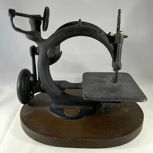 Antique Pre-1930s Willcox & Gibbs Sewing Machine