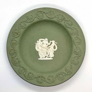 Raro Vintage Wedgwood Jasperware verde clásico damas bailando plato pequeño baratija plato en relieve imagen 1