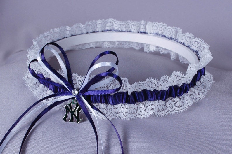 New York Yankees Lace Wedding Garter image 2