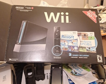 Wii Accesories. Box, Manuals, 2 Nunchuk, 2 Wii Silicone Covers, Stand, Remote...