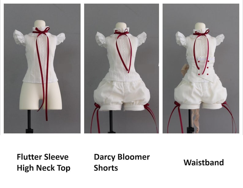 Puede incluir: Un top blanco de cuello alto con mangas de volantes y una cinta roja, bombachos blancos con lazos de cinta roja y una banda blanca con botones rojos.